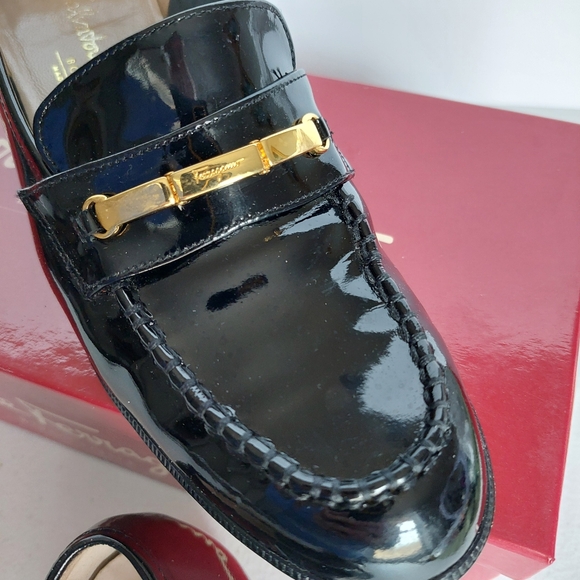 Salvatore FERRAGAMO Woman's Black Loafer Patten Learther Block Heal W/Box - Picture 8 of 16